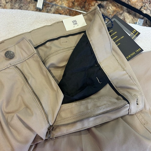 🫒”Vintage 1946” NWT Men's Tan Flat Front Modern Fit Performance Chinos w/Pockets - Picture 8 of 16